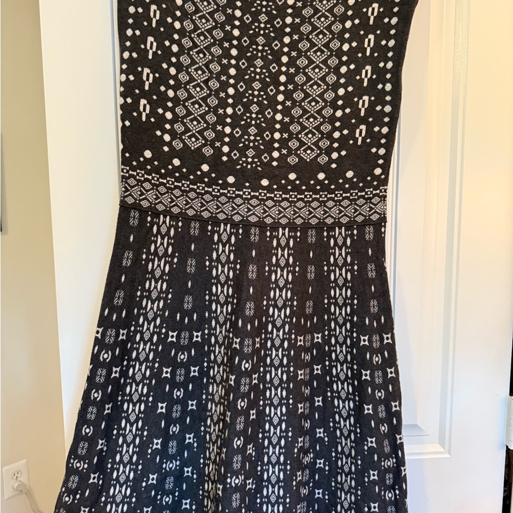 41 Hawthorn Dark Grey and White Geometric Midi Dress - Picture 8 of 11